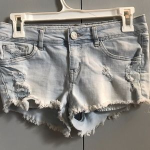 Light washed shorts🌟💛